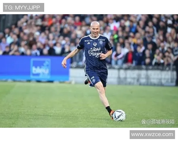 足球明星背后的感人故事与温暖瞬间让你感受运动的力量与爱心